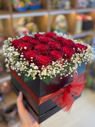 Kutuda 16 Kırmızı Gül