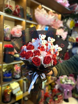 Kırmızı Gül ve Sevimli Ayıcık Buketi