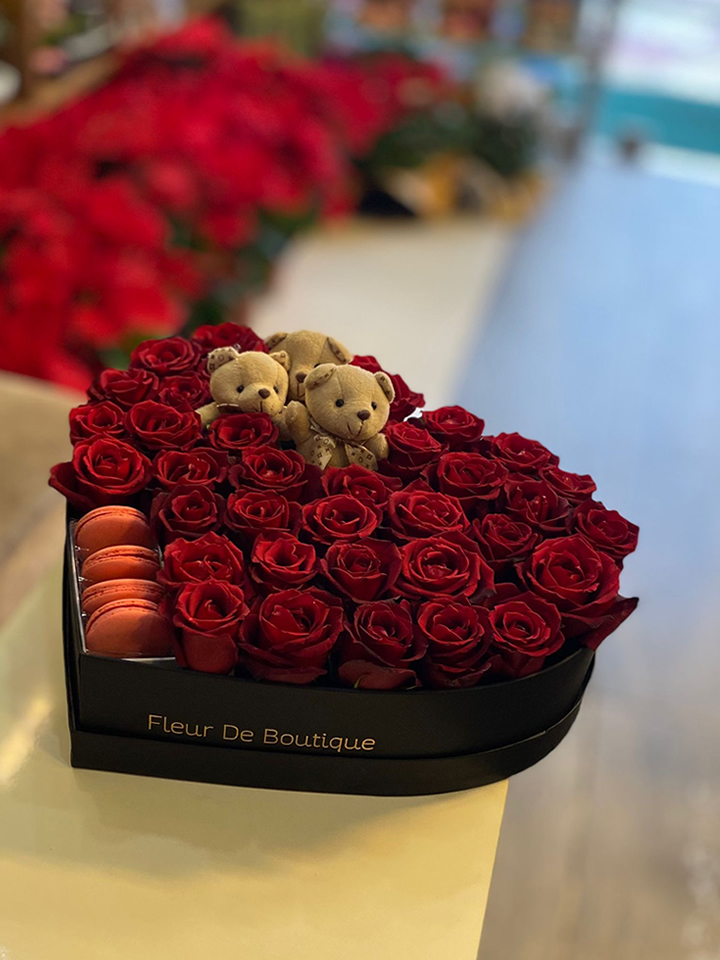 Kalp Kutuda Kırmızı Gül Ayıcık ve Makaronlar, Kütahya Elçin Çiçekçilik