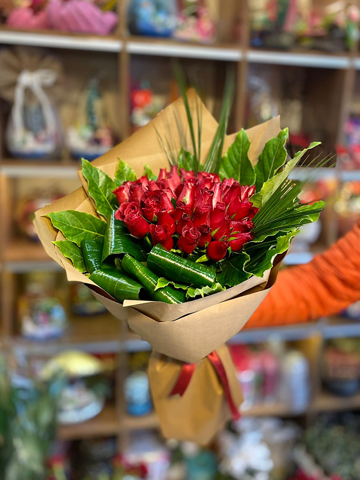 Tomurcuk Kırmızı Gül Buketi, Kütahya Elçin Çiçek