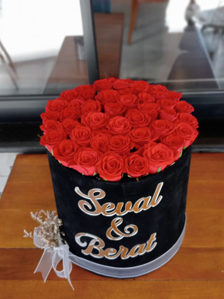 Kişiye Özel Siyah Kutuda Kırmızı Güller, Kütahya isme özel çiçek