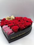 Çiçekçi - Kalpli Kutuda Kırmızı Güller Ayıcık ve Makaronlar